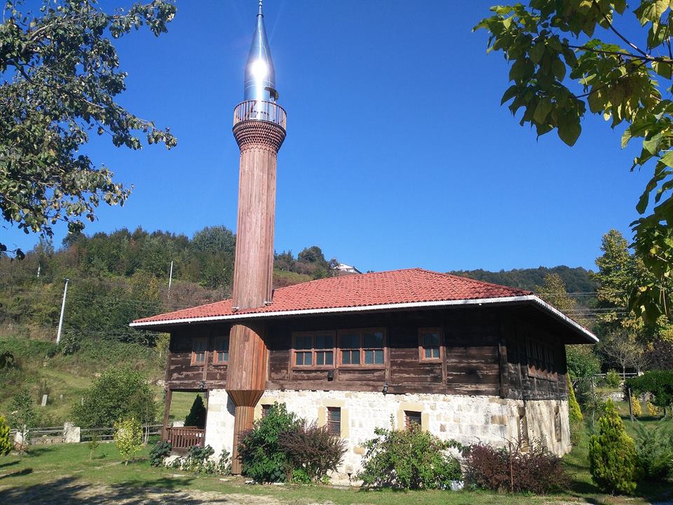 Hemşin Köyü Tarihi Ahşap Camii