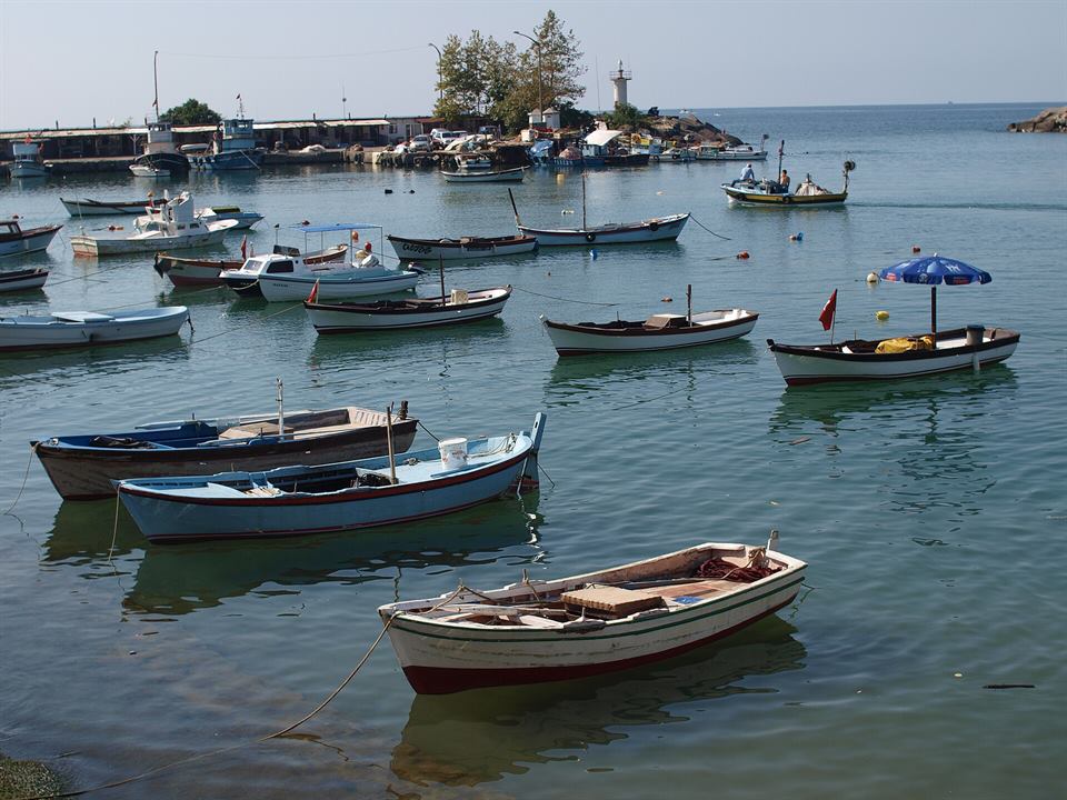 Akçakoca Limanı ve Feneri